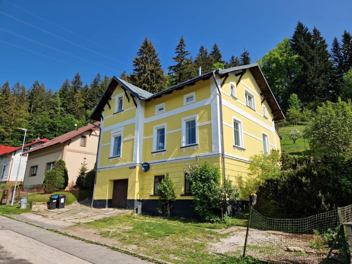 Villa Svoboda Na Upou By Interhome 乌帕河畔斯沃博达 外观 照片